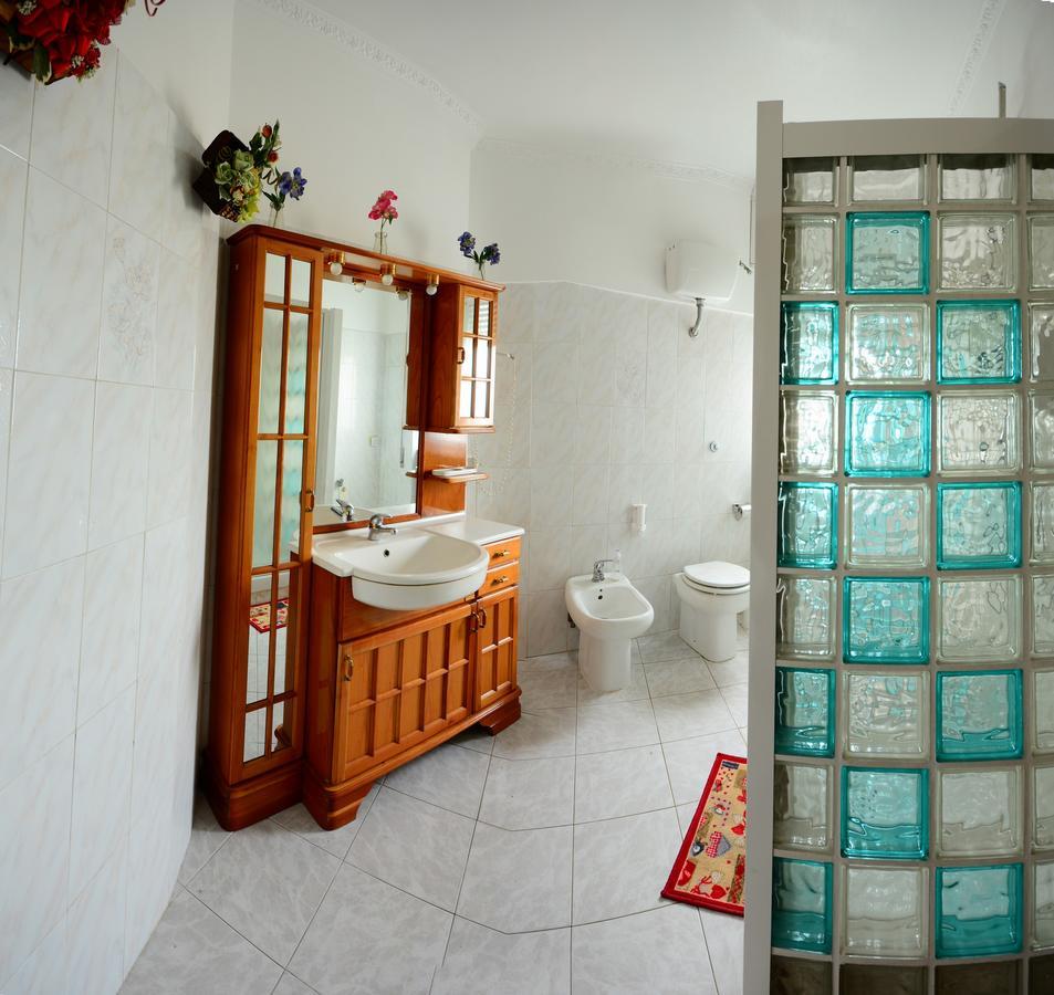 Отель Hillary House Фьюмичино Экстерьер фото