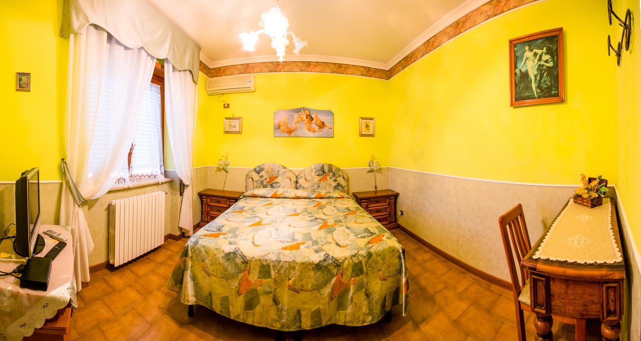 Отель Hillary House Фьюмичино Экстерьер фото