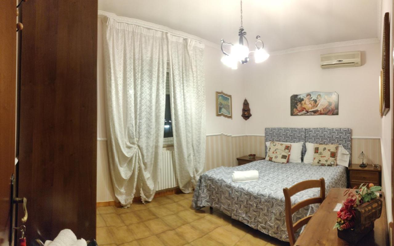 Отель Hillary House Фьюмичино Экстерьер фото