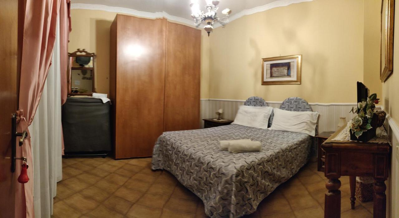 Отель Hillary House Фьюмичино Экстерьер фото